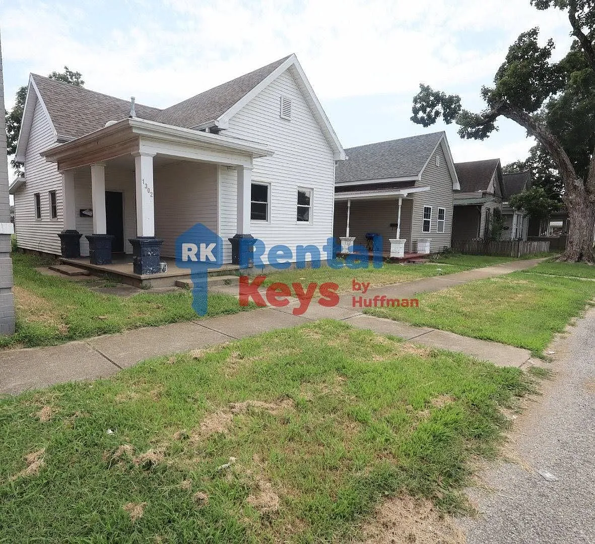 Three Bedroom House | Westside — Photo 2