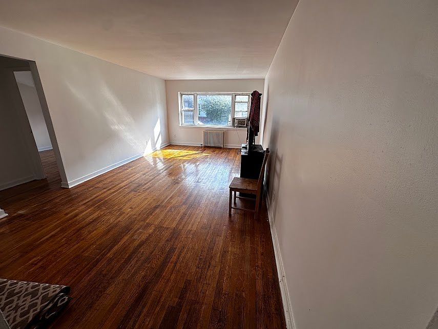 Very Large Living room. You can have large dining table on the side which is not visible on this pix