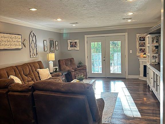 3rd image of 979 Border Springs Rd