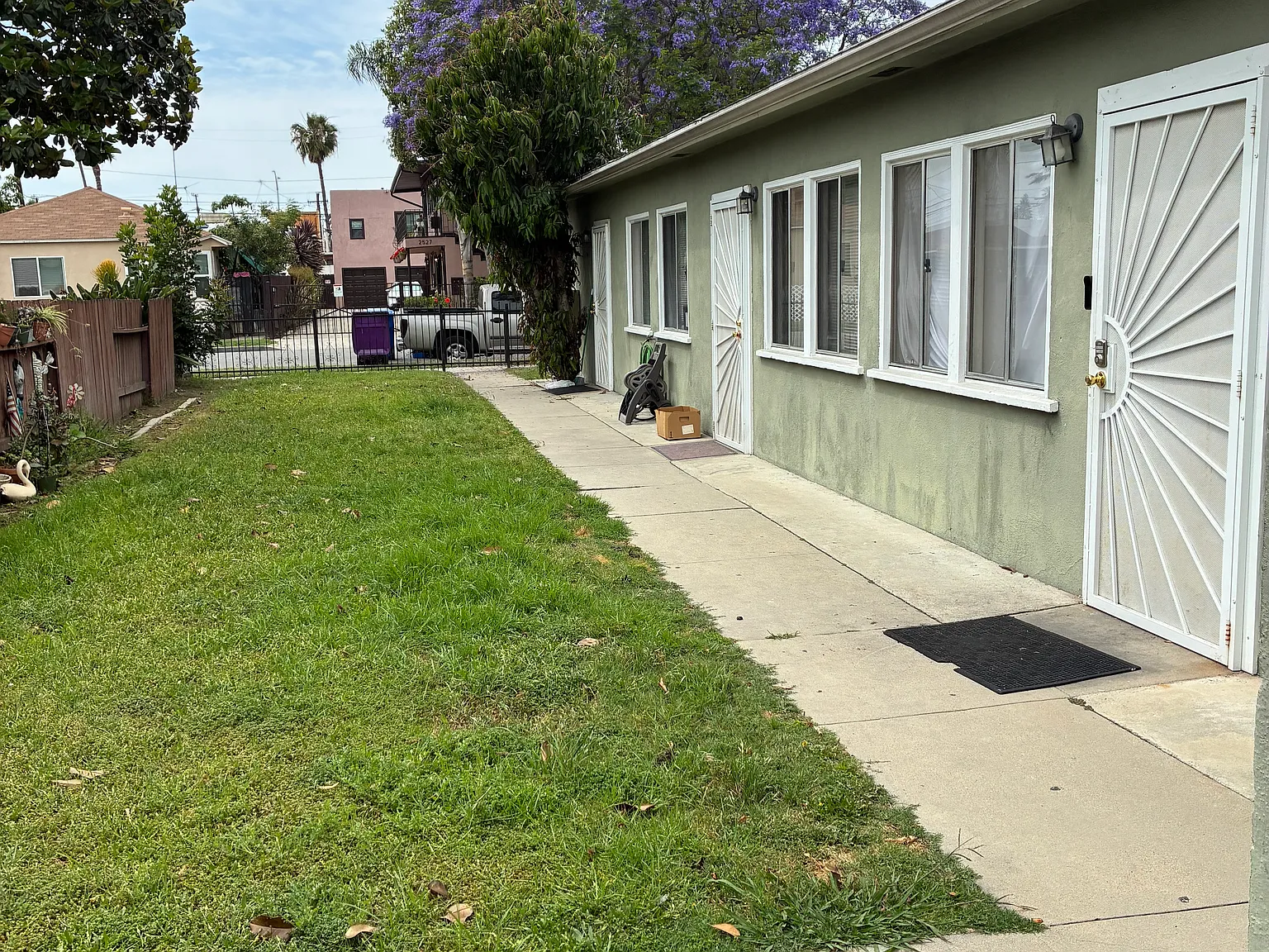 2 bed, 900 sqft, $2,400 — Photo 2