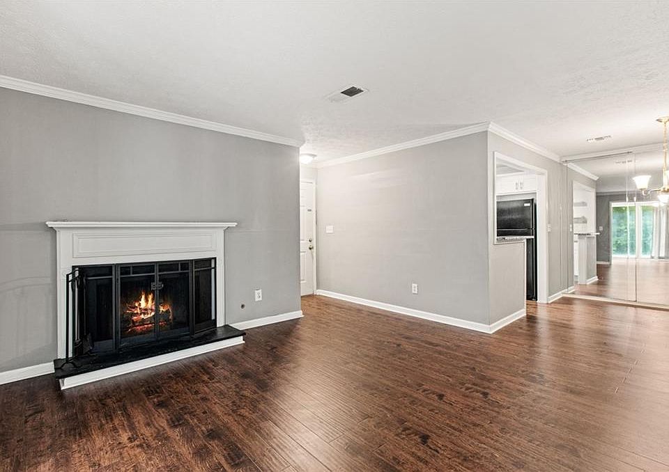 1st image of 1807 Augusta Dr SE