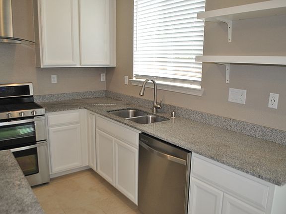 5th image of 4758 Sweeney Cir
