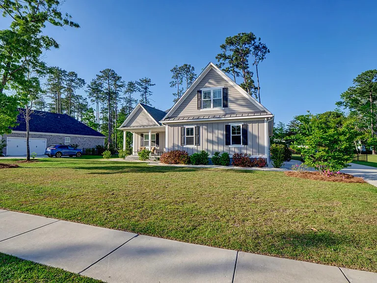 651 Crown Pointe Dr — Photo 2