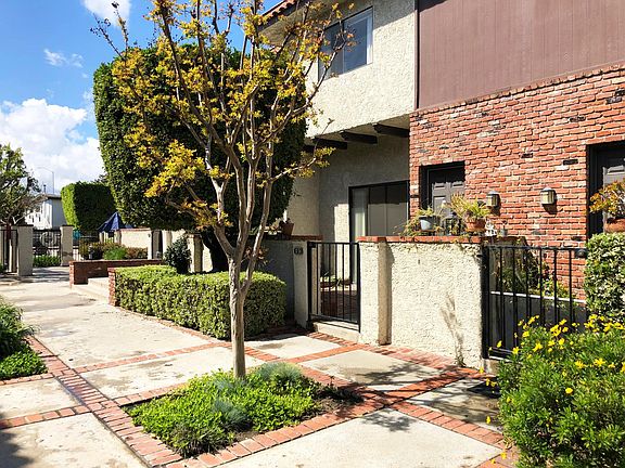 3rd image of 1720 Rogers Pl Unit 17D