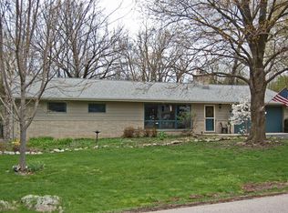 1021 W Devonshire Rd, Delafield, WI 53018