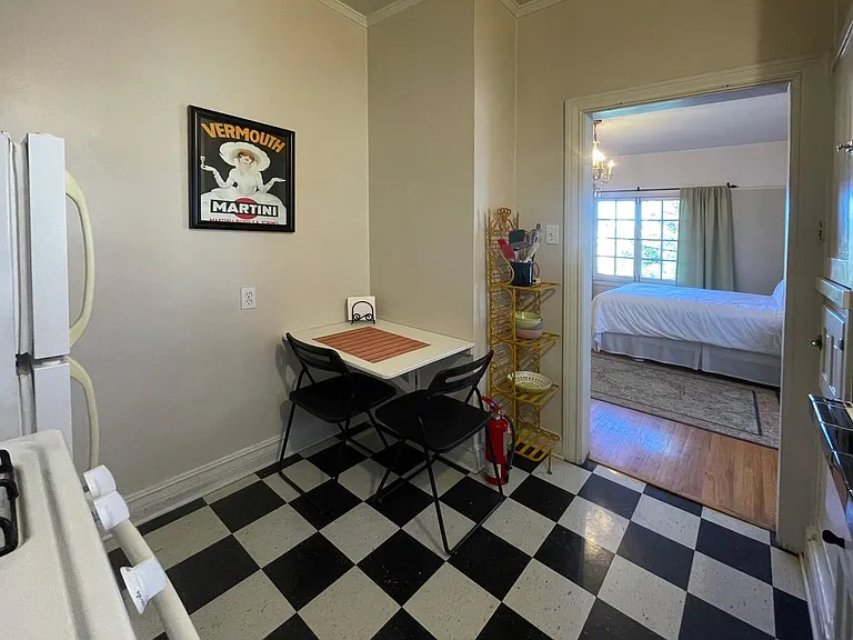1153 1/2 N Coronado St — Photo 5