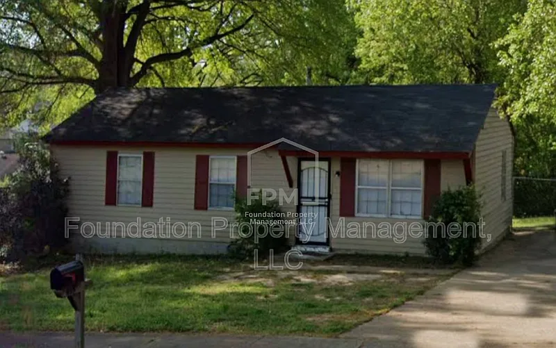 3 bed, 1.0 bath, 992 sqft, $1,025 — Photo 1