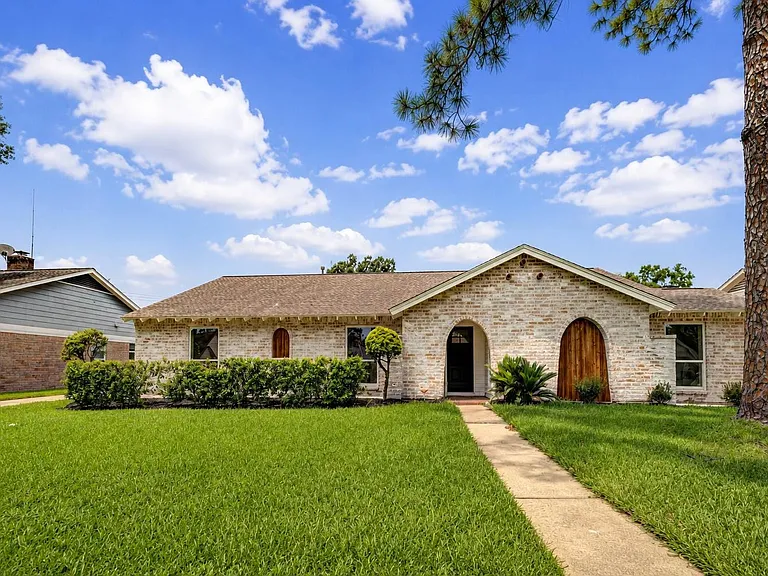 2731 Manila Ln — Photo 6