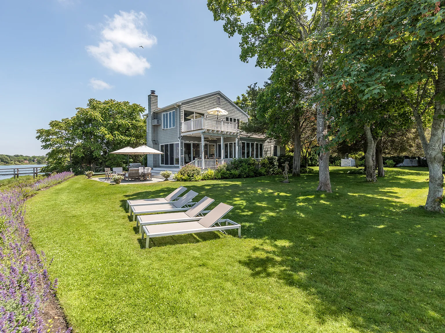 Incredible Private Sag Harbor Waterfront 3 bedroom with dock — Photo 4