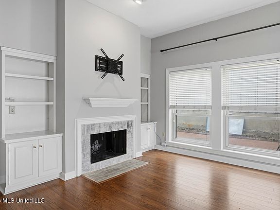 3rd image of 309 River Pl