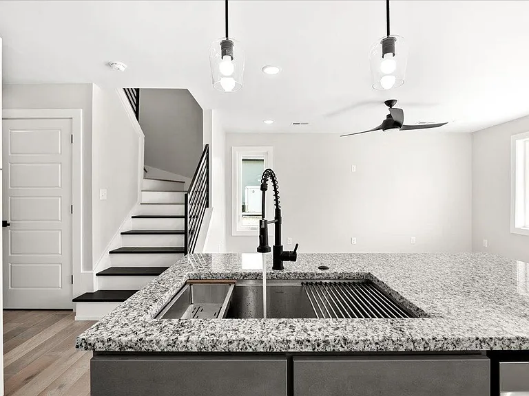 145 Crooked Creek Dr — Photo 2