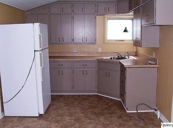 Home for Sale in Quincy, IL $48,900