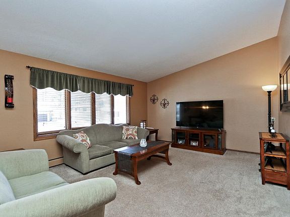 2nd image of 2804 Fernwood St
