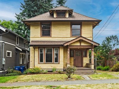3823 Densmore Avenue N, Seattle, WA, 98103