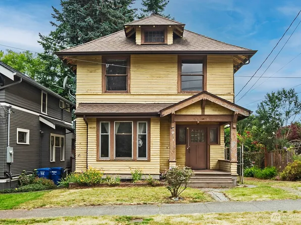 3823 Densmore Avenue N, Seattle, WA 98103