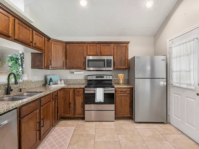 408 Sycamore Ln — Photo 9