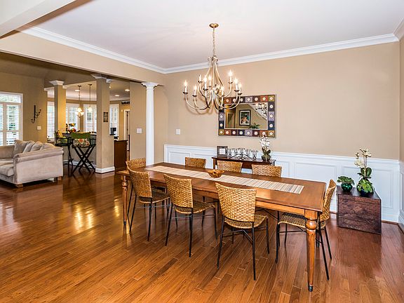 4th image of 307 Willow Walk Ln