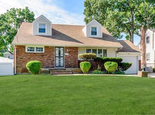 1840 Carroll Ave, Merrick, NY 11566