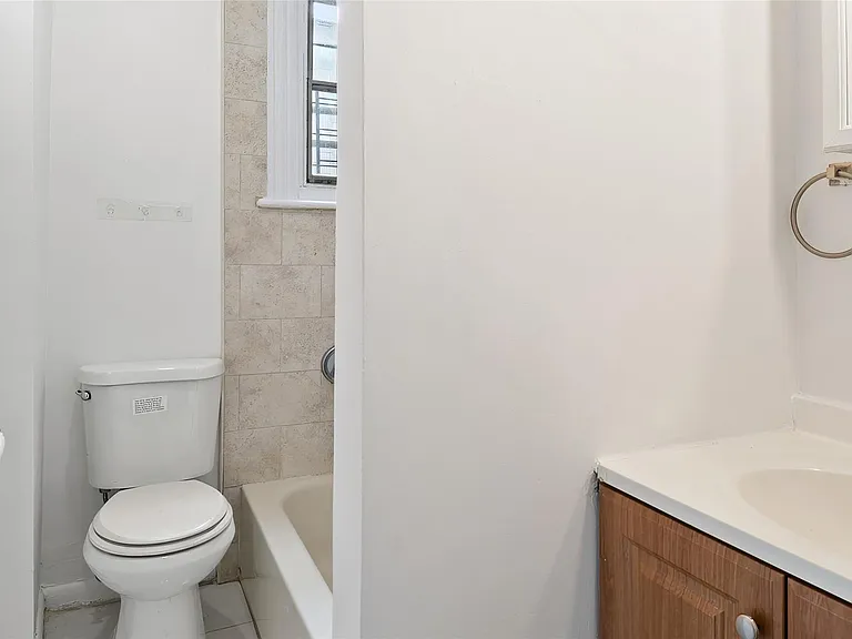 39 Victor St #2 — Photo 6
