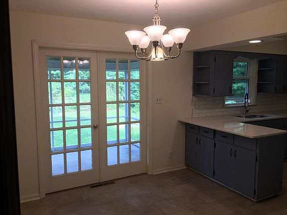 4th image of 879 Sutton Dr