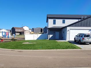 6933 Butler Loop, Bismarck, ND 58504