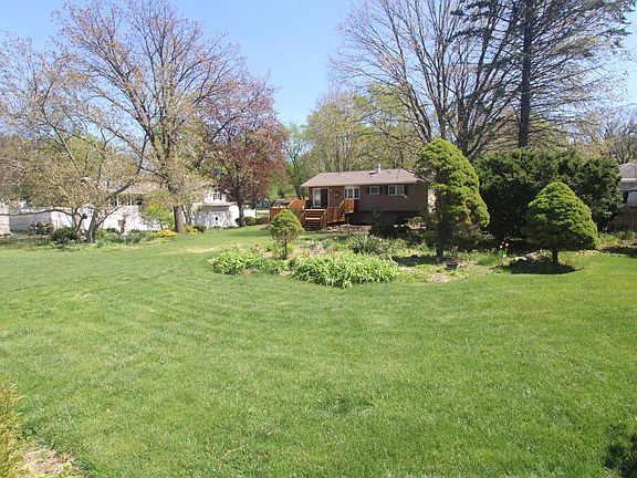 3rd image of 207 York Pl
