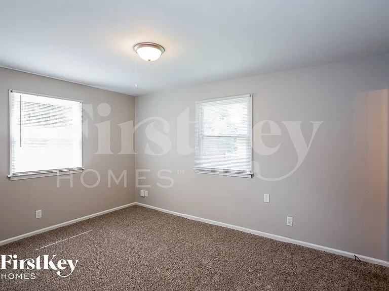 4438 Windsor Rd — Photo 5