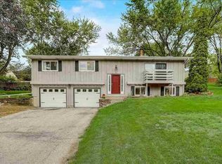 210 Acker Pkwy, Deforest, WI 53532