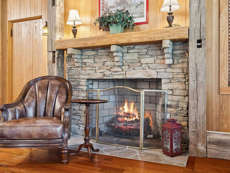 16th image of 1374 Peter Pond Rd