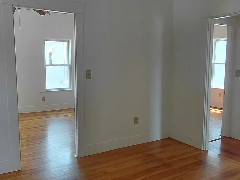 21 Knight St #4 — Photo 1