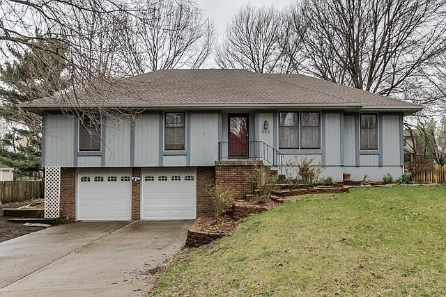 1st image of 608 NE Birchwood Dr