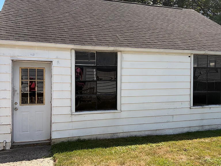 995 Lakeview Ave — Photo 3