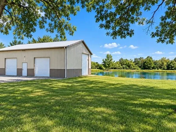 31480 Metcalf Rd, Louisburg, KS 66053