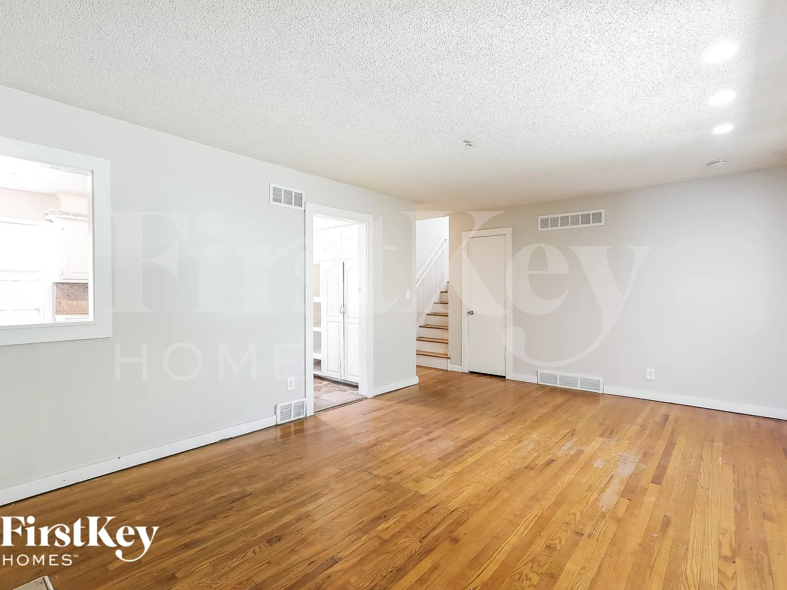 3 bed, 2.0 bath, 1294 sqft, $1,910 — Photo 4
