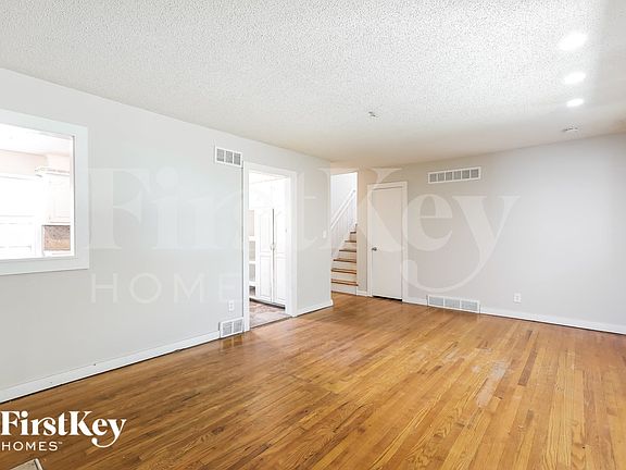 4th image of 3602 S Stayton Ave