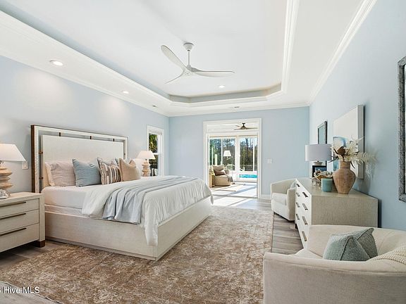 3rd image of 2643 W Timber Crest Drive NE