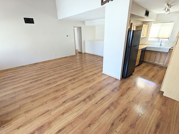2nd image of 10510 Sunland Blvd #5-5-5