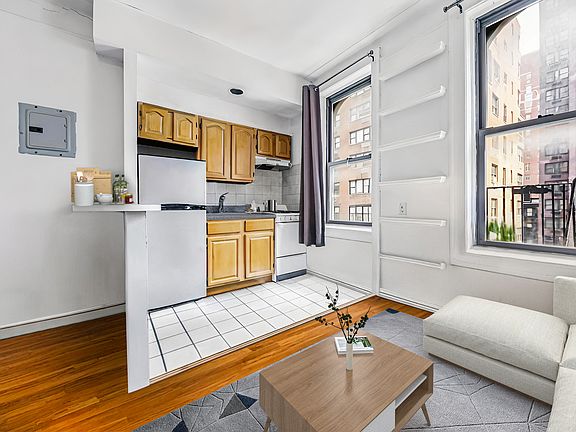 5th image of 142 E 33rd St APT 6G