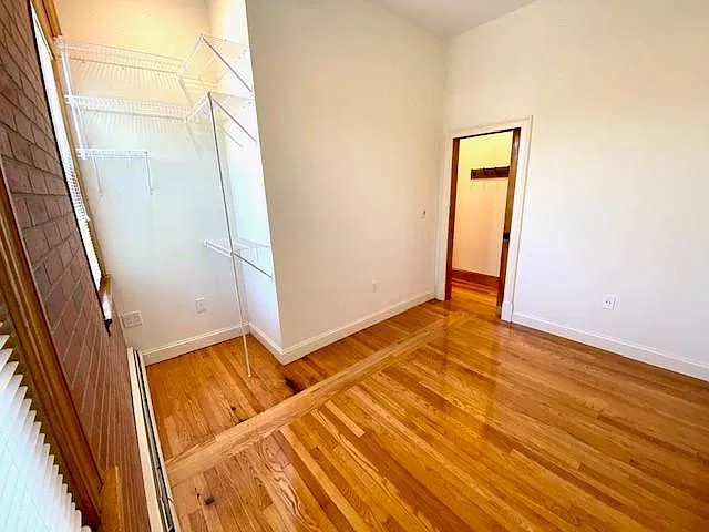 4 bed, 800 sqft, $4,400 — Photo 2