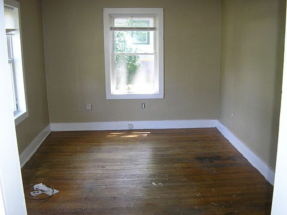 5th image of 1631 Sharon Dr