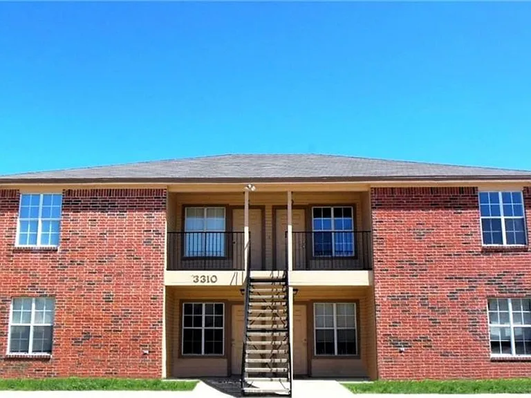 3310 Barcelona Dr — Photo 1