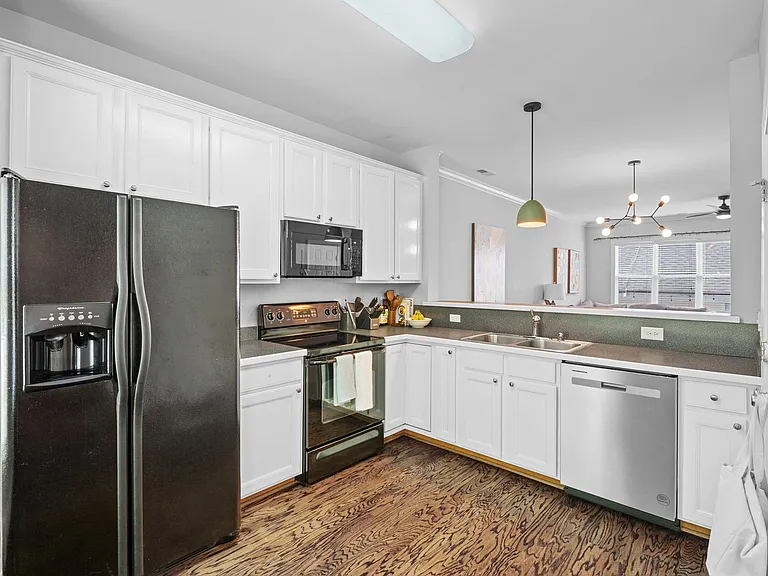 1540 N Duke St — Photo 9