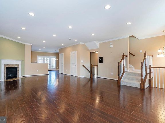 3rd image of 302 Wilkinson Dr