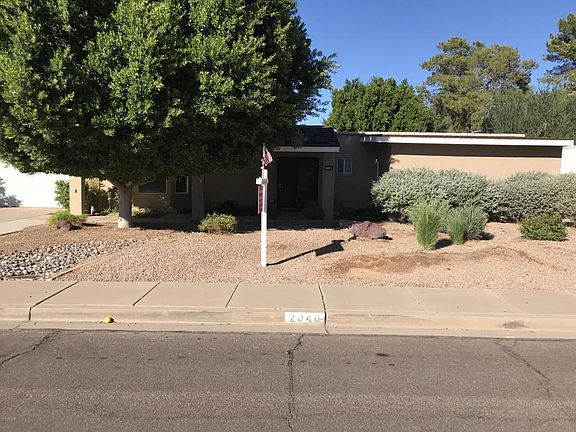 2nd image of 2040 E Loma Vista Dr