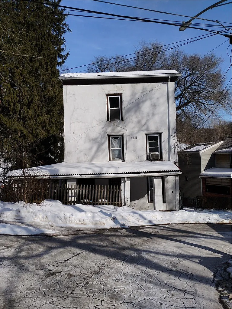 132 Leneake St photo 1