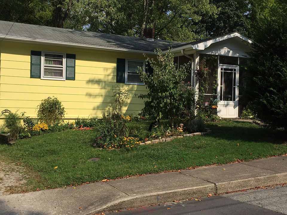 1st image of 834 N Oak St