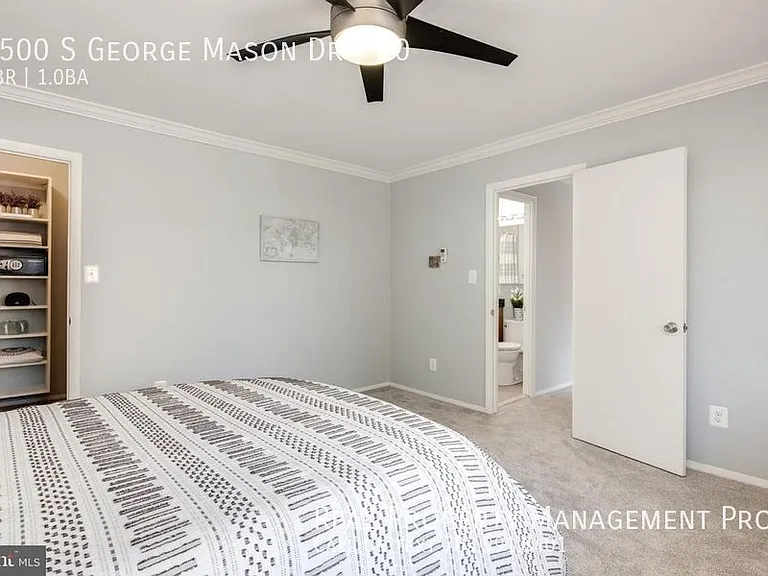 1500 S George Mason Dr #20 — Photo 17