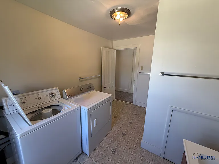 8 Montgomery St — Photo 17