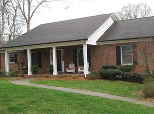 437 Pine Island Dr, Charlotte, NC 28214