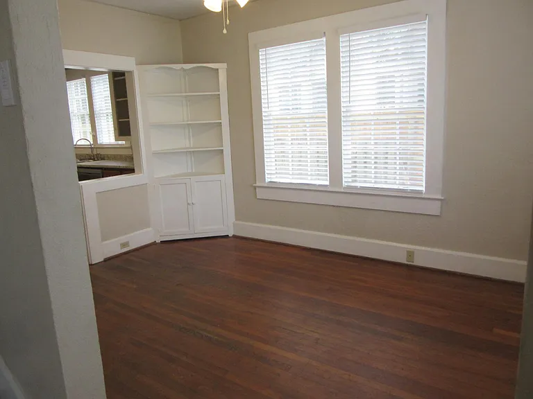 207 E Ann St — Photo 7